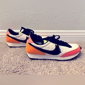 Nike Walking Tennis Shoe - Women’s 8.5